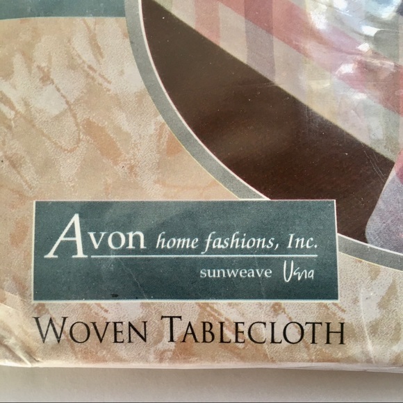 AVON -70”ROUND TABLECLOTH - Picture 4 of 6